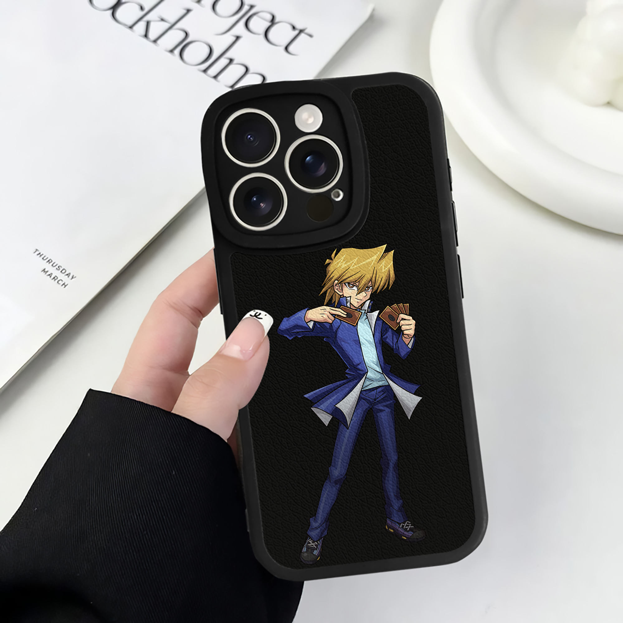遊☆戯☆王 Yu-Gi-Oh! 【iPhone 16シリーズ対応】シリコンスマホケース（レザー調） 材質：シリコン